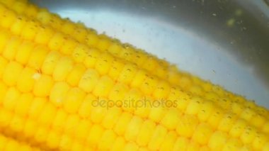 kaynar suda Mısır taneleri