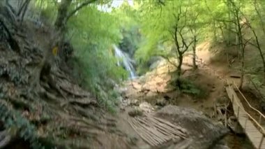 Eski dağ yolu şelale.