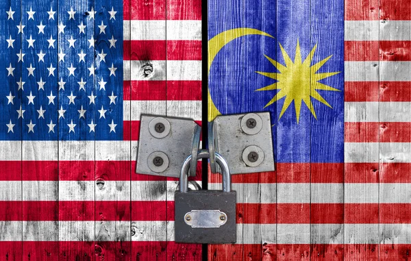 우리와 문 자물쇠와 말레이시아 국기 — 스톡 사진