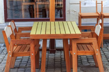 Ahşap masa ve sandalye kafe Bahçe
