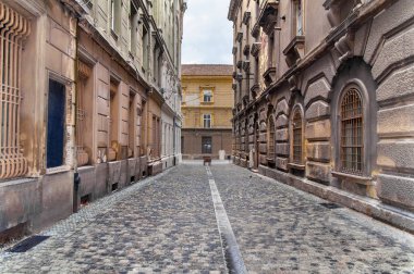 Eski grunge geçit arka bina sokak