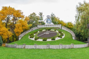 Timisoara, Romanya - 15 Ekim 2015 - bahçe bitki saat Timisoara Batı Romanya'da en büyük şehir
