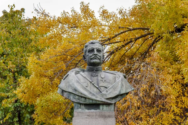 TIMISOARA, ROMANIA - OCTOBER 15, 2016 Romanian General Eremia Grigorescu monument in Timisoara — Stock Photo, Image