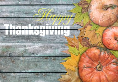 Kabak ve yaprakları ve ahşap masa üzerinde happy thanksgiving