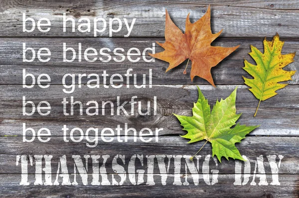 Thanksgiving day på gamla trä bakgrund — Stockfoto