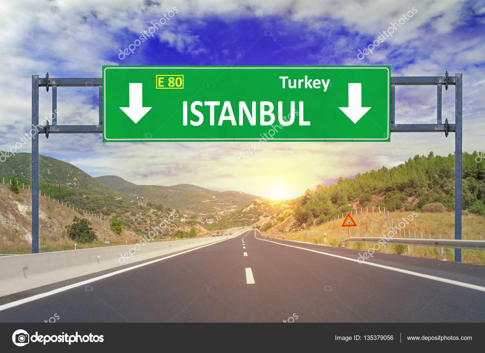 depositphotos_135379056-stock-photo-istanbul-road-sign-on-highway.jpg