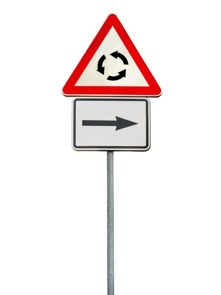 右の矢印と赤のラウンド アバウト交差点の標識道路標識 — ストック写真