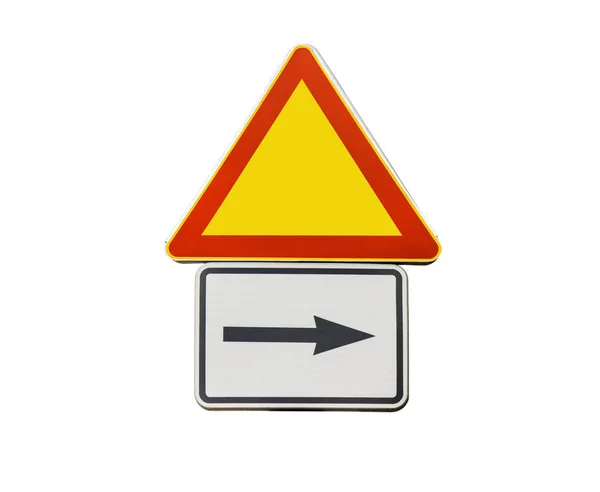 Segnale stradale per freccia a destra e segno di triangolo rosso isolato — Foto Stock