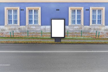 Siyah boş billboard reklam için yolda