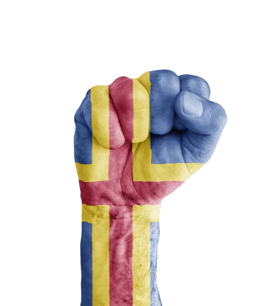 Flagga Åland målade på mänskliga näven som seger symbol — Stockfoto