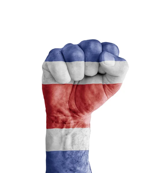 Flaga Kostaryki malowane na człowieka pięści jak symbol zwycięstwa — Zdjęcie stockowe