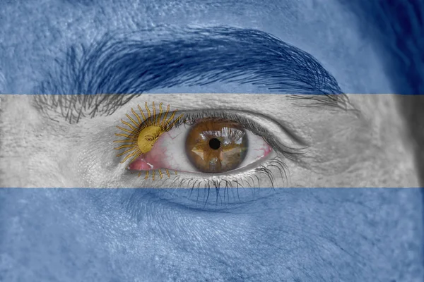 Rostro y ojo humano pintado con bandera de Argentina —  Fotos de Stock