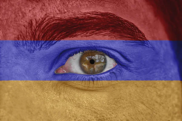 Rostro humano y ojo pintado con bandera de Armenia — Foto de Stock