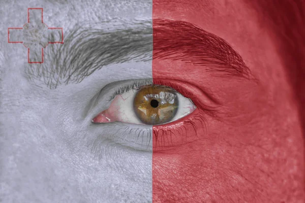 Ανθρώπινο πρόσωπο και μάτια βαμμένα με σημαία της Μάλτας — Φωτογραφία Αρχείου