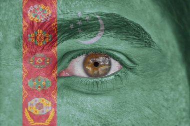 İnsan yüz ve göz Türkmenistan bayrağı ile boyalı