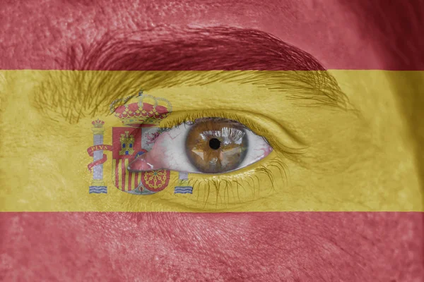 A Spanyolország lobogója festett emberi arc és a szem — Stock Fotó