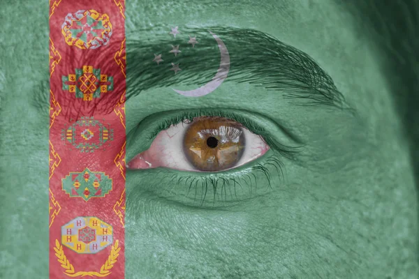 人脸和眼睛画着国旗的土库曼斯坦 — 图库照片