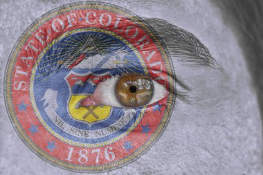 İnsan yüz ve göz bizimle Colorado devlet mührü bayrağı boyalı