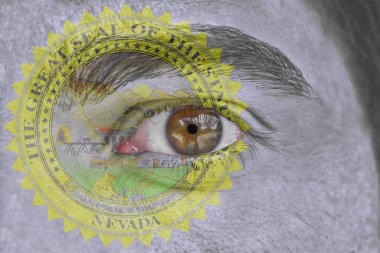 İnsan yüz ve göz bizimle devlet mührü bayrağı Nevada boyanmış