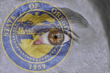 İnsan yüz ve göz bizimle devlet mührü bayrağı Oregon boyalı