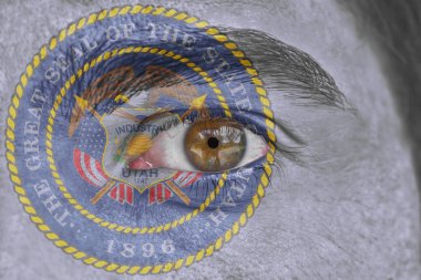 İnsan yüz ve göz bizimle devlet mührü bayrağı Utah boyalı