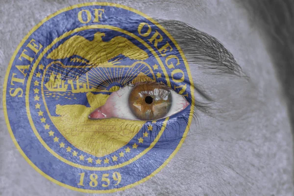 İnsan yüz ve göz bizimle devlet mührü bayrağı Oregon boyalı