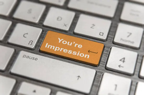 Teclado con tecla naranja Enter y palabra You 're Impression botón —  Fotos de Stock