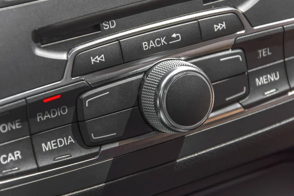 汽车收音机立体声面板和现代仪表板电气设备 c — 图库照片