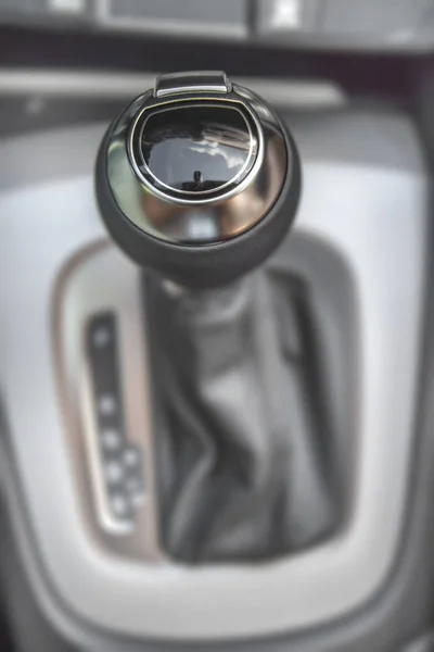 Detalhe do carro moderno carro de transmissão automática interior — Fotografia de Stock
