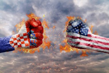 Hırvatistan bayrağı ile iki yumruk ve ABD birbirlerine karşı karşıya mücadele için hazır