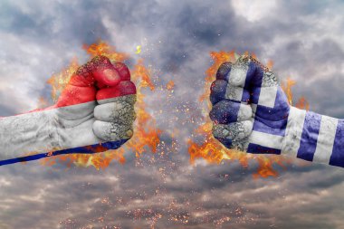 İki Fransa ve Yunanistan bayrağı ile her diğer mücadele için hazır yumruk