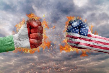 İki Macaristan bayrağı ile yumruk ve ABD birbirlerine karşı karşıya mücadele için hazır