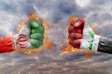 İki Iran bayrağı ile yumruk ve Irak birbirlerine karşı karşıya mücadele için hazır
