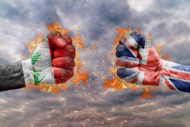 İki Irak bayrağı ile yumruk ve Büyük Britanya'nın birbirlerine karşı karşıya mücadele için hazır