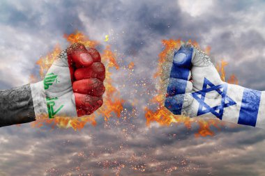 İki Irak bayrağı ile yumruk ve İsrail birbirlerine karşı karşıya mücadele için hazır
