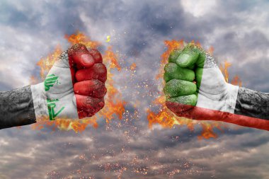 İki Irak bayrağı ile yumruk ve Birleşik Arap Emirlikleri birbirlerine karşı karşıya mücadele için hazır