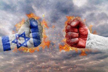 İki İsrail bayrağı ile yumruk ve Endonezya birbirlerine karşı karşıya mücadele için hazır