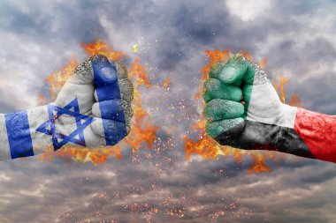 İki İsrail bayrağı ile yumruk ve Kuveyt birbirlerine karşı karşıya mücadele için hazır