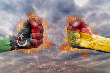 İki Libya bayrağı ile yumruk ve Chad birbirlerine karşı karşıya mücadele için hazır