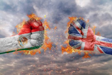 İki Meksika bayrağı ile yumruk ve Büyük Britanya'nın birbirlerine karşı karşıya mücadele için hazır