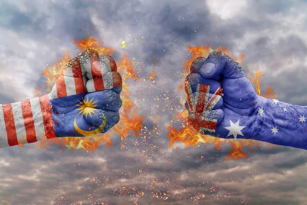 İki Malezya bayrağı ile yumruk ve Avustralya birbirlerine karşı karşıya mücadele için hazır