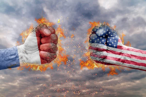 Two fist with the flag of Netherlands and USA faced at each other ready for fight — Stock Photo, Image