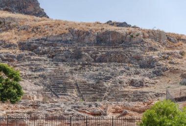 Antik arkeolojik mimari Yunan amfi tiyatro City Lindos, Rhodes