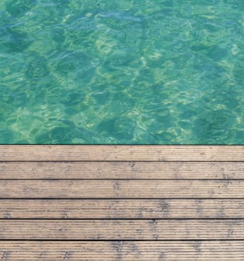 Ahşap turkuaz deniz ile oluşan liman kurulu ve güverte yol