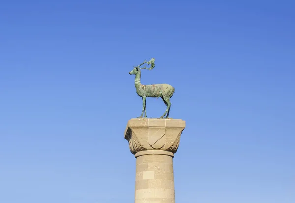 Famous history monument of deer on pillar on Greek island Rhodes — Stock Photo, Image