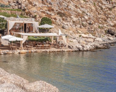 Tropikal plaj yaz bar restoran ile beyaz bladachins