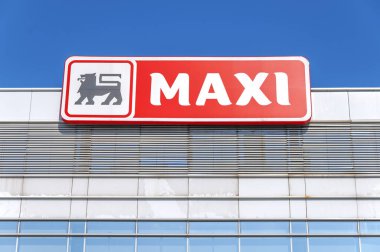 Belgrad, Sırbistan - 15 Ekim 2017: Maxi süpermarket logo Belçikalı grup Delhaize, Maxi süpermarketler ait toplu Pazar perakendecilik Sırbistan lideridir