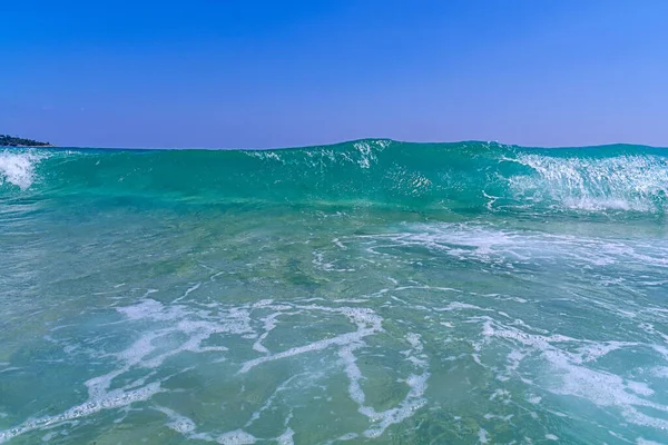 Big Sea Wave Clean Blue Sky Background — Stock Photo, Image