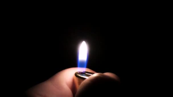 Briquet de cigarette dans le noir 