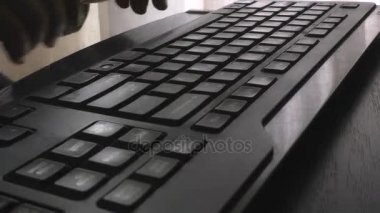 Adamın elleri metni yazın